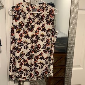 Van Heusen sleeveless blouse, Size M